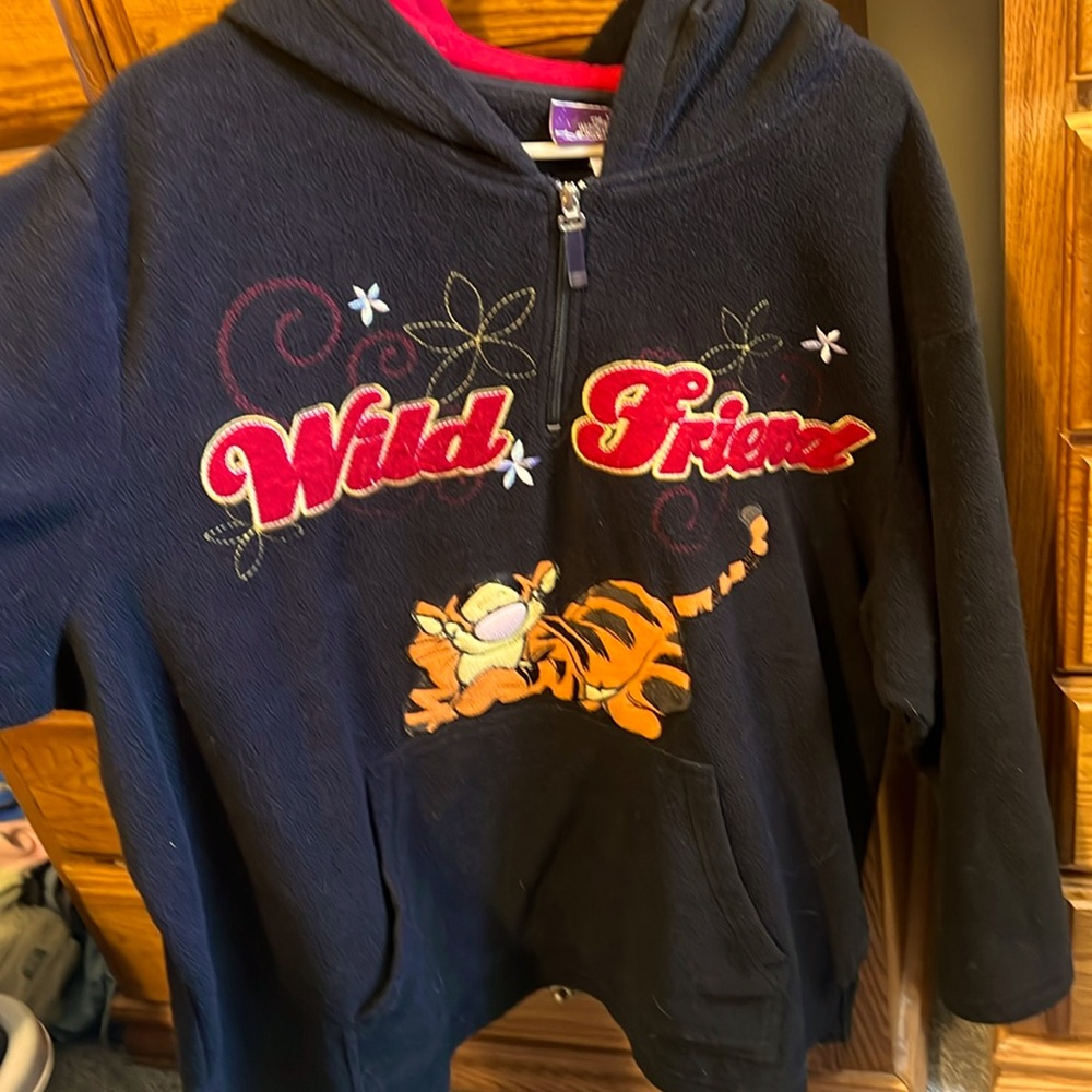 Black and red women’s Tigger pull over